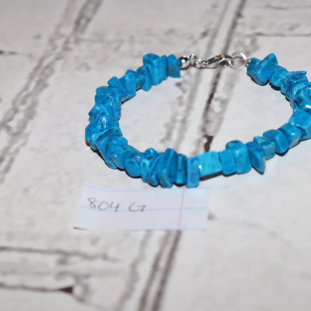 NWOT Turquoise Blue Howlite beaded natural stone bracelet 7.5